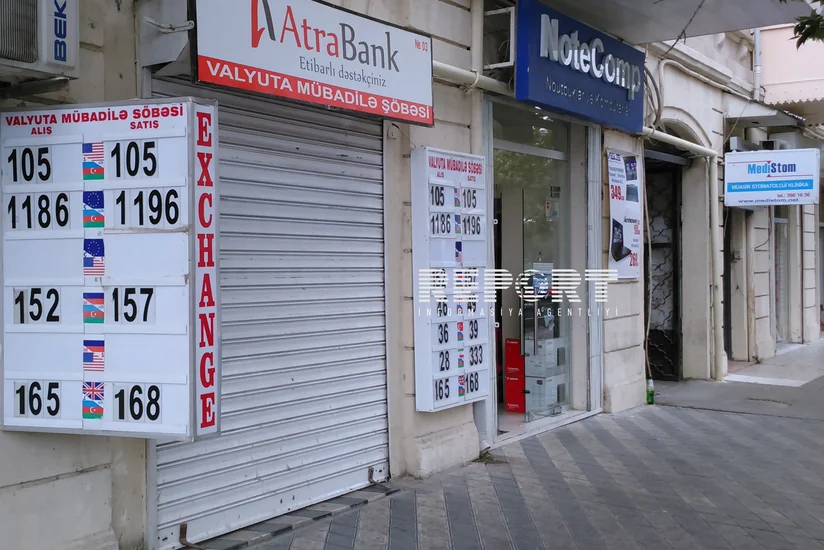 ​Azərbaycanda kommersiya bankları dolların alışını kəskin artırıb