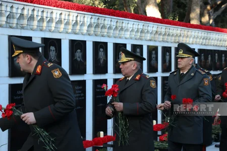 Руководство Министерства обороны посетило Аллею Шехидов