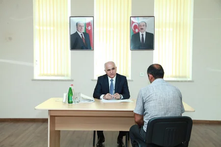 İqtisadiyyat naziri Astarada vətəndaşları qəbul edib