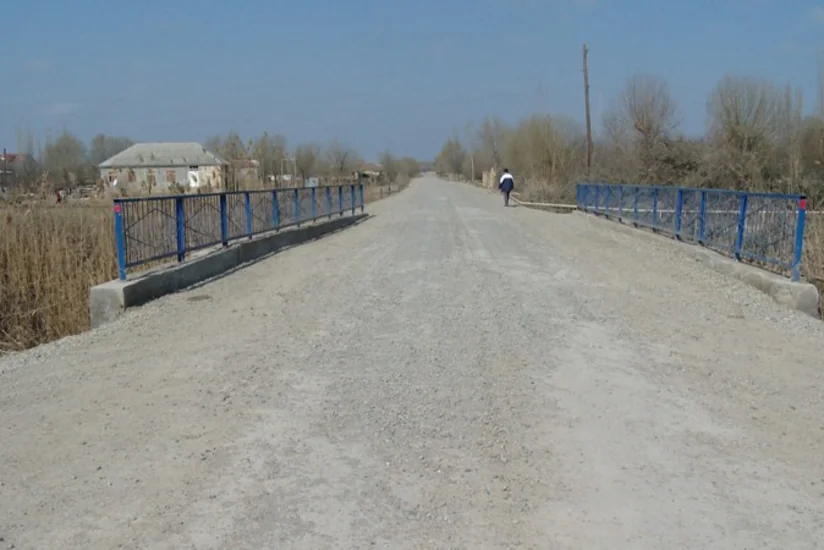 Sabirabadın Hacıbəbir kəndində yollar bərbad vəziyyətdədir