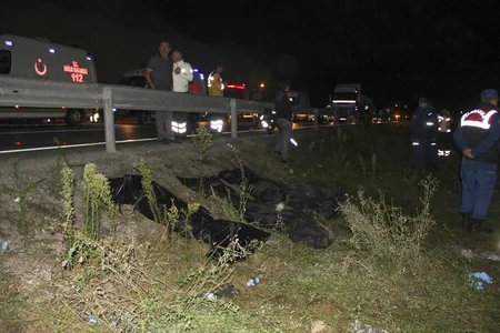 Türkiyədə avtobus aşıb, 8 nəfər ölüb, 28 nəfər yaralanıb