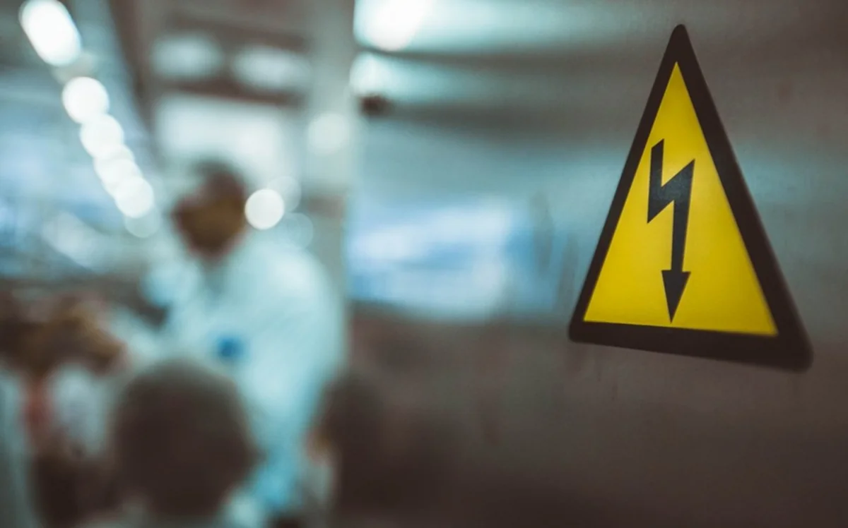 Salyanda 15 yaşlı qızı elektrik cərəyənı vuraraq öldürüb