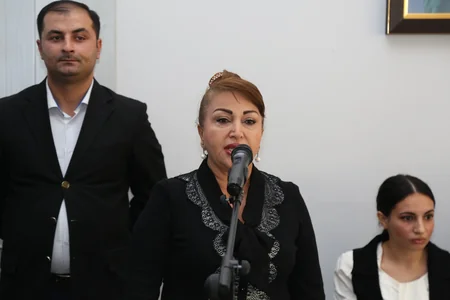 ​Deputatlığa namizəd Rövnəq Abdullayev Bakının Keşlə qəsəbəsində seçicilərlə görüşüb