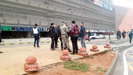 Türkiyədə hərbi hissədən qaçan silahlı əsgər girovları buraxaraq təslim olub - YENİLƏNİB