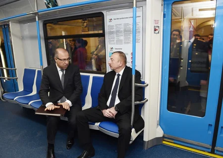 Prezident İlham Əliyev paytaxta gətirilən yeni metro qatarlarında yaradılan şəraitlə tanış olub - YENİLƏNİB