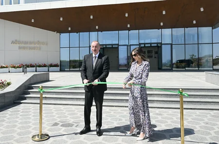 İlham Əliyev və Mehriban Əliyeva Ağdam Muğam Mərkəzinin açılışında iştirak ediblər - YENİLƏNİB-3