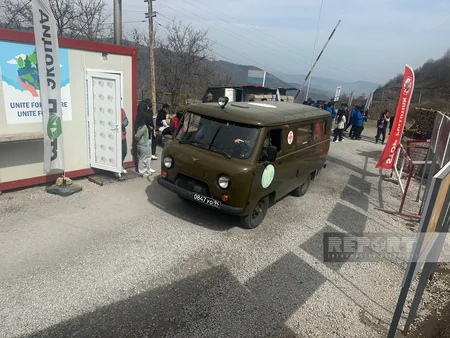 Vehicles of Russian peacekeepers move freely along Khankandi-Lachin road