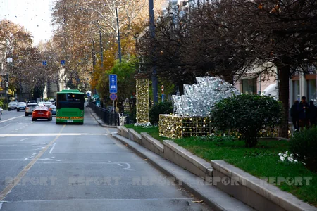 Tbilisidə Yeni il instalyasiyasında Bakının simvolu yer alıb