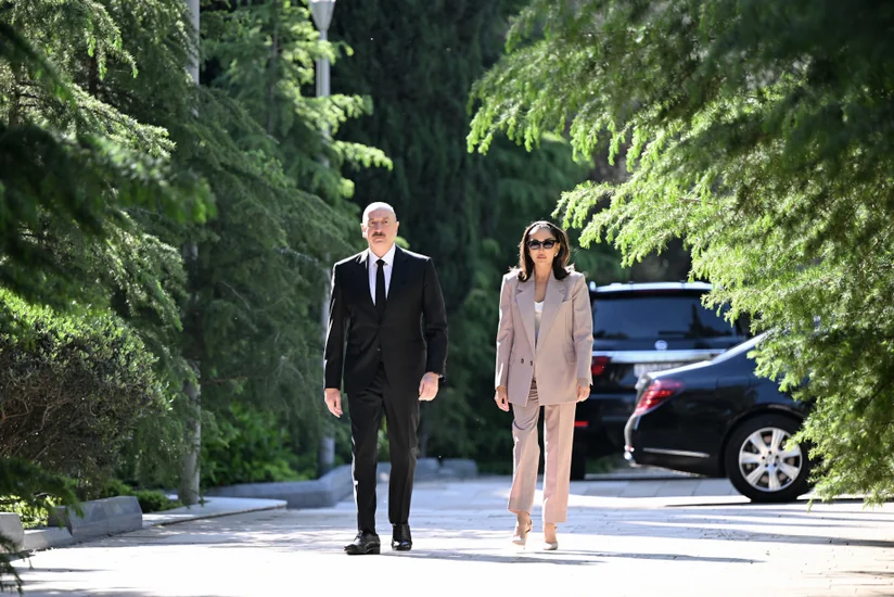 President Ilham Aliyev and First Lady Mehriban Aliyeva visit tomb of National Leader Heydar Aliyev at Alley of Honors