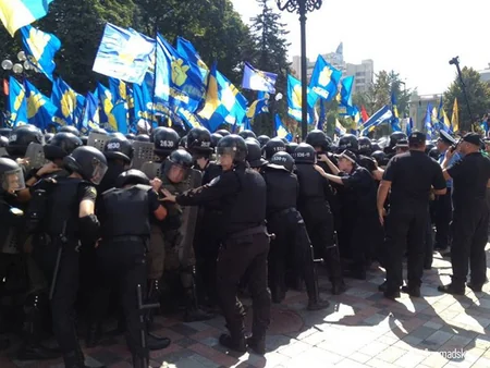 У здания парламента Украины произошел взрыв, ранены около 30 человек - ОБНОВЛЕНО