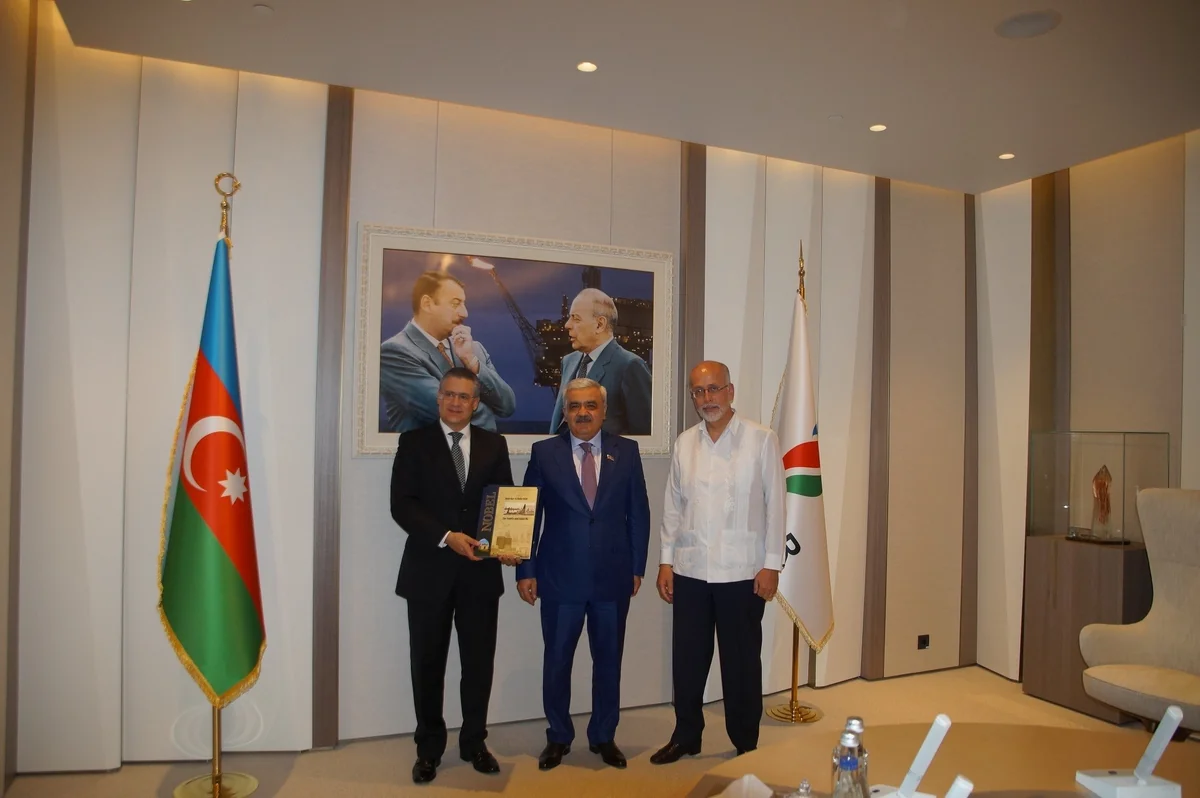 Rövnəq Abdullayev Meksika Neft İnstitutunun baş direktorunu qəbul edib