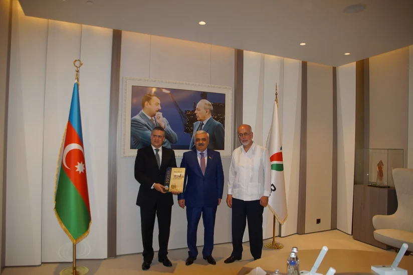 Rövnəq Abdullayev Meksika Neft İnstitutunun baş direktorunu qəbul edib