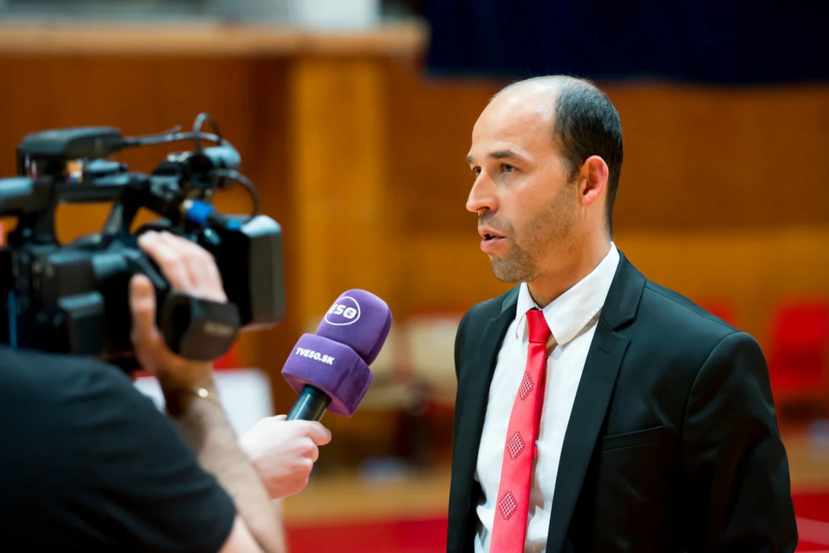 Slovakiya millisinin baş məşqçisi: Azərbaycan qrupun favoritidir