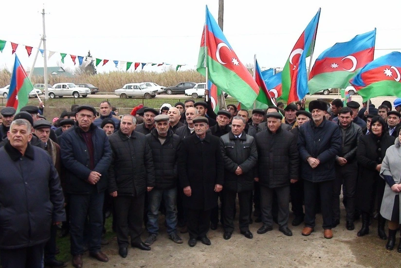 Saatlının Azadkənd kəndinə təbii qaz verilib