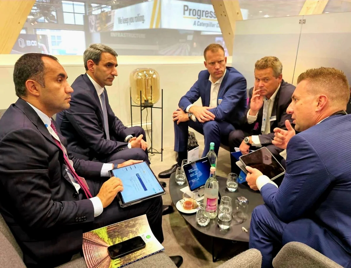 ADY rəhbərliyi “InnoTrans” beynəlxalq sərgisində Orta Dəhlizin perspektivlərini müzakirə edib