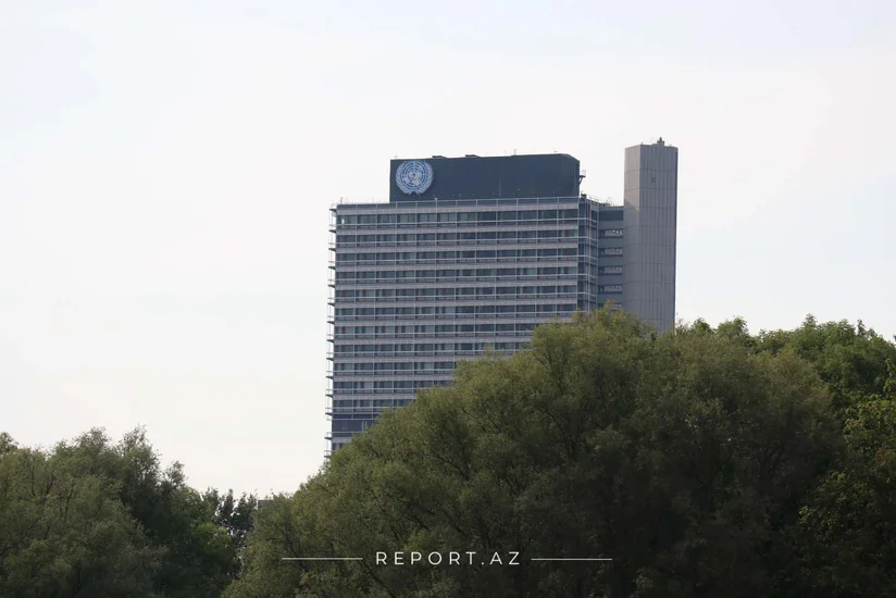 Yunanıstandan gətirilən qaçqınlara BMT qarşısında çadır şəhərciyi salınır