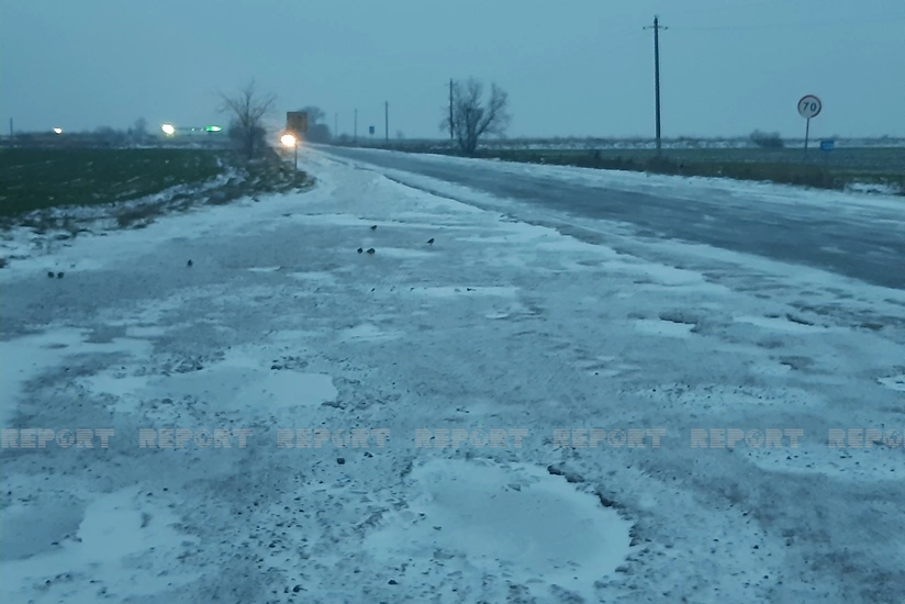 Biləsuvarda avtomobillərin hərəkəti çətinləşib