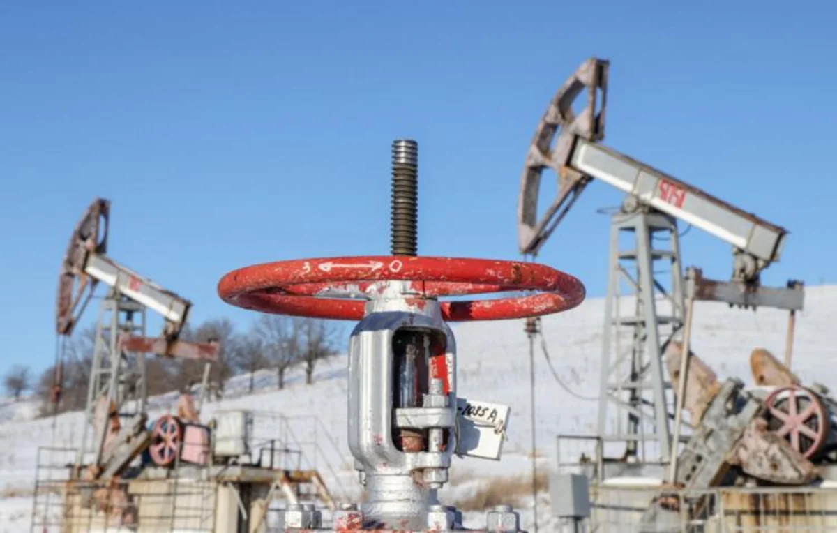 Цена нефти Brent на ICE опустилась ниже $76 за баррель впервые с 9 января