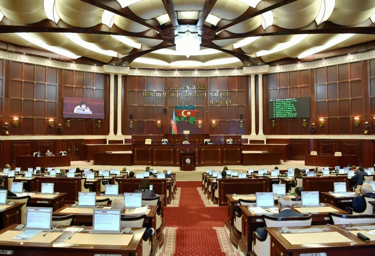Milli Məclisin iclasının gündəliyindən bir qanun layihəsi çıxarıldı