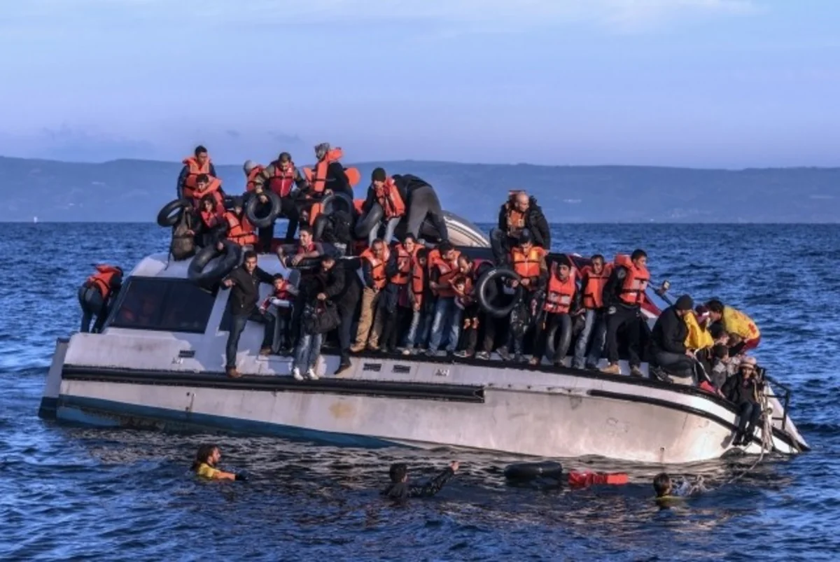 İtaliyanın Sahil Mühafizə Xidməti qayığı çevrilən 149 miqrantı xilas edib