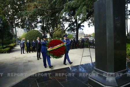 Zakir Həsənov Gürcüstanda Heydər Əliyevin büstünü ziyarət edib