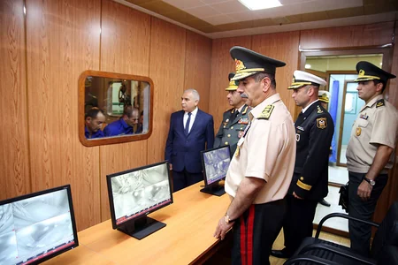 Министр обороны посетил Учебно-тренировочный комплекс на базе Военно-морских сил