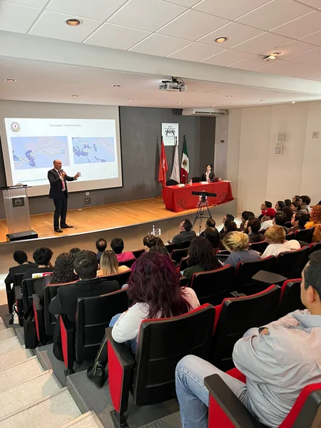 Azərbaycanlı səfir Meksikanın ən nüfuzlu ali təhsil müəssisəsində tələbələrə mühazirə oxuyub