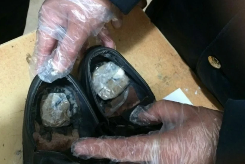 ​Gömrükçülər vətəndaşın ayaqqabısının dabanlarında heroin aşkar edib