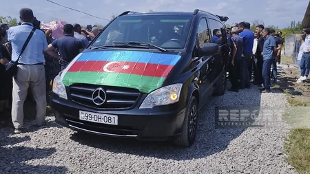 Bakıda silahlı insident zamanı həlak olan polislər dəfn edilib - YENİLƏNİB