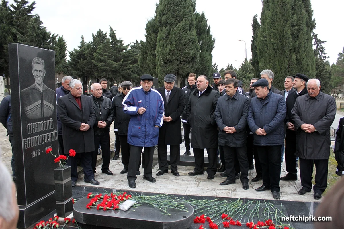 ​Neftçi klubu Anatoli Bonişevskinin məzarını ziyarət edib