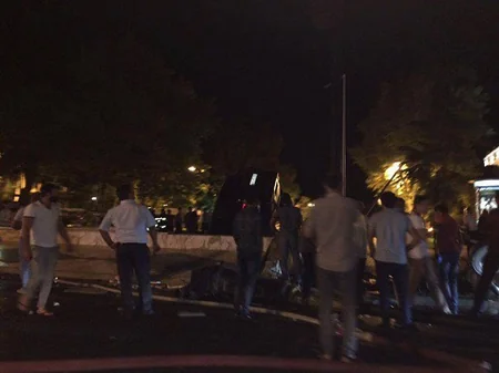 Piyada keçidinə aşan Range Rover yol təsərrüfatına 8 min manat ziyan vurub