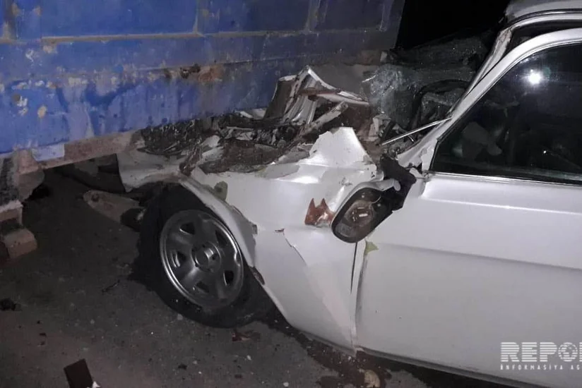 Kürdəmirdə QAZ-2410 KamAZa çırpılıb,  ölənlər var - FOTO - VİDEO - YENİLƏNİB