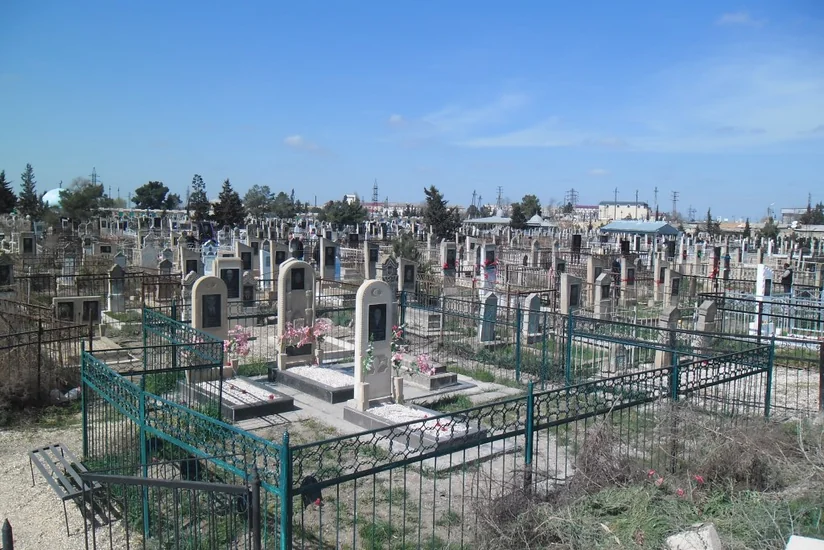 Azərbaycanda qəbiristanlıqlarda öncədən yer götürmək qadağan olunacaq