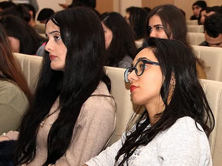 Mahir Mədətov Avroliqanın finalı ilə əlaqədar tələbələrlə görüşüb