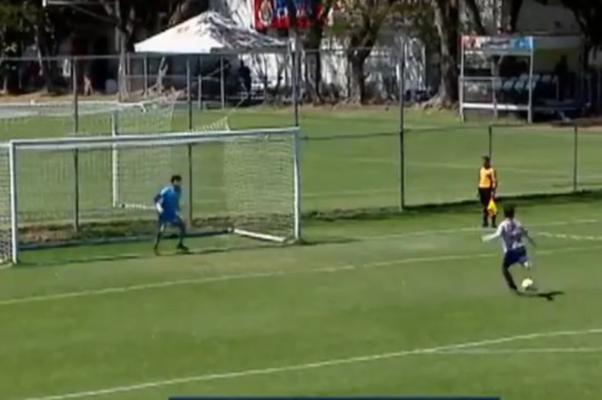 Meksikada penaltidən kuryoz qol vurulub - VİDEO