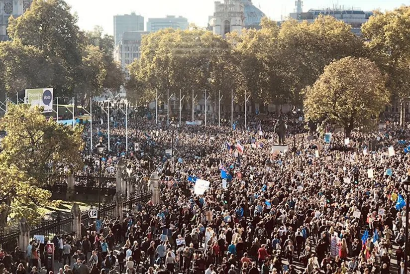 Около 700 тыс. человек вышли на демонстрацию против Brexit в Лондоне - ФОТО - ВИДЕО