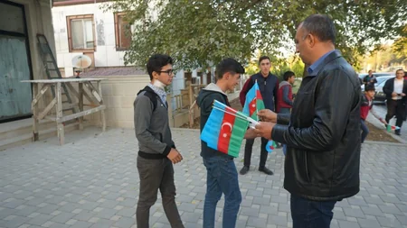 Parlament jurnalistləri cəbhə bölgəsində bayraq aksiyası keçiriblər - FOTOREPORTAJ