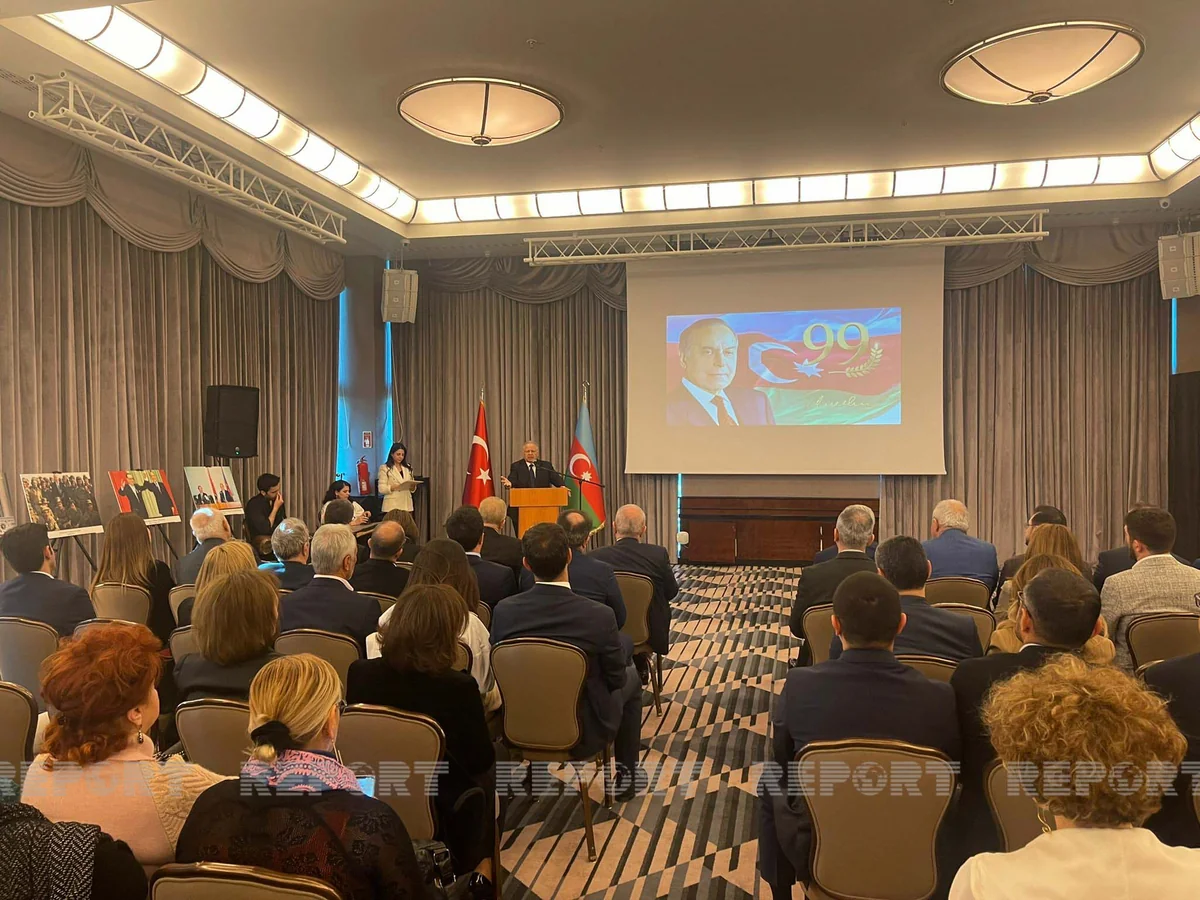 Azərbaycanın İstanbuldakı Baş konsulluğu Ümummilli Liderə həsr olunan sərgi təşkil edib