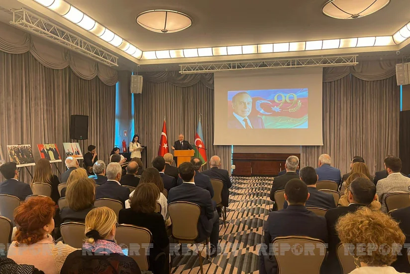 Azərbaycanın İstanbuldakı Baş konsulluğu Ümummilli Liderə həsr olunan sərgi təşkil edib