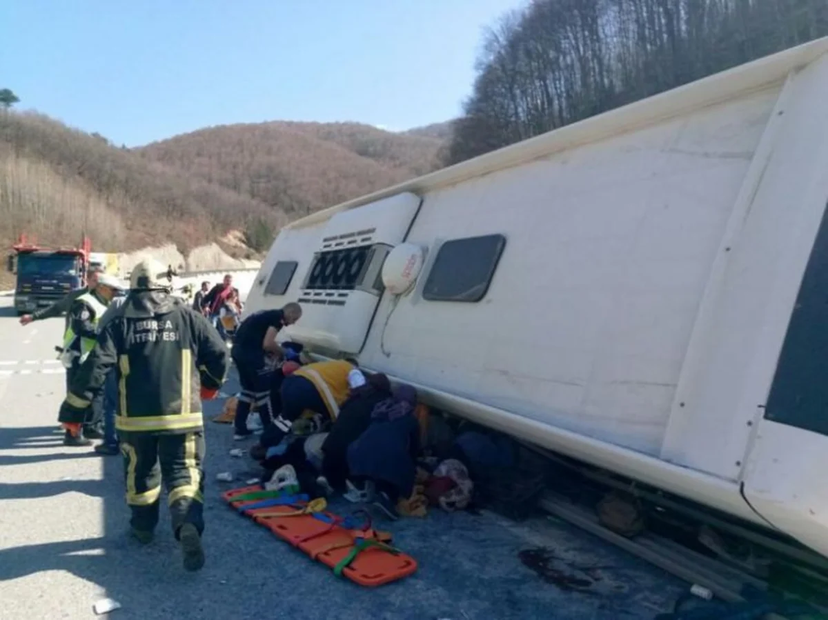 В Турции автобус потерпел аварию, погибли 5, ранены 35 человек