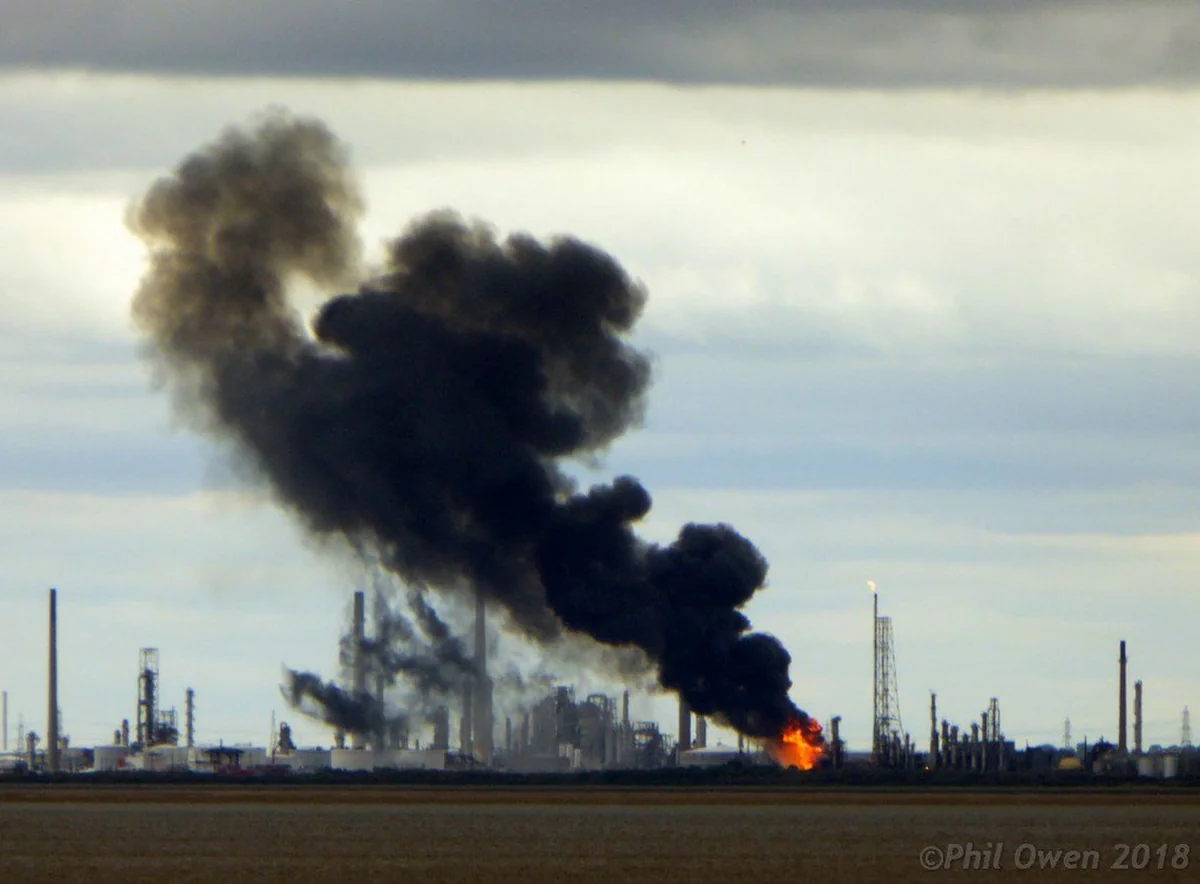 В Великобритании произошёл пожар на нефтеперерабатывающем заводе