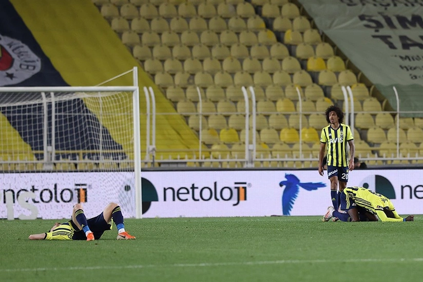 Fənərbağça 7 futbolçusu ilə vidalaşır