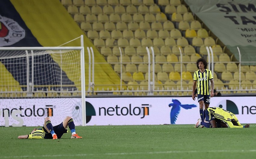 Fənərbağça 7 futbolçusu ilə vidalaşır