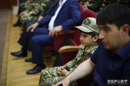 Aprel döyüşlərində şəhid olan hərbçilərin təltif olunduqları medallar ailə üzvlərinə təqdim edilib - FOTO