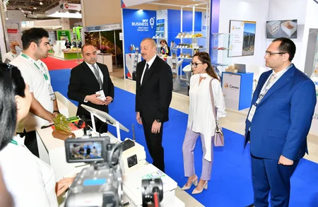 Президент и первая леди ознакомились с XVI выставкой Caspian Agro и XXVIII выставкой InterFood Azerbaijan