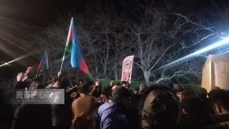 Акция протеста на дороге Ханкенди-Лачын продолжается