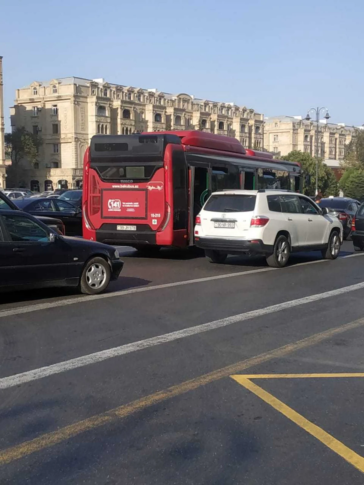 “BakuBus”un avtobusu ilə taksi toqquşub