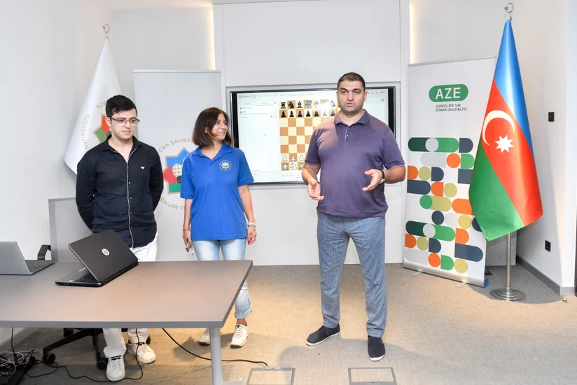 Nicat Abasov yeniyetmə şahmatçılarla görüşüb