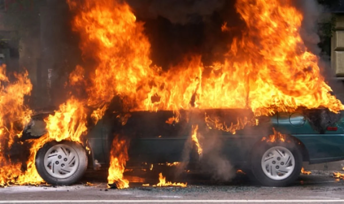 В Абшероне сгорел Mercedes