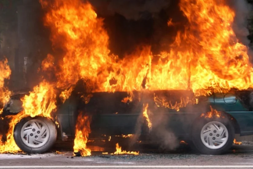 В Абшероне сгорел Mercedes